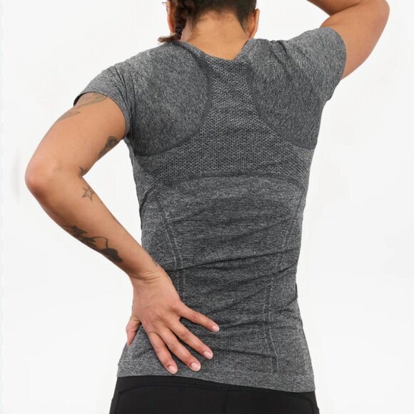 Athleta Women’s Momentum Seamless Short Sleeve Tee Size Large in Grey - Picture 2 of 5